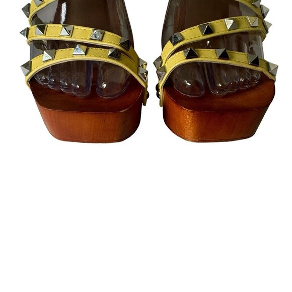 Steve Madden Girl Sandals Woman's Size 7 Spike Yellow Studded Block Heel Shoes - Picture 5 of 14